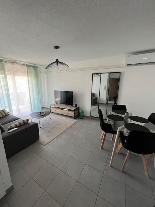Joli Appt 45 M2 Avec Terrasse Apartment Lunel  Exterior foto