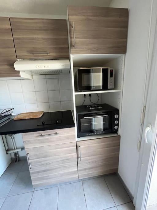 Joli Appt 45 M2 Avec Terrasse Apartment Lunel  Exterior foto